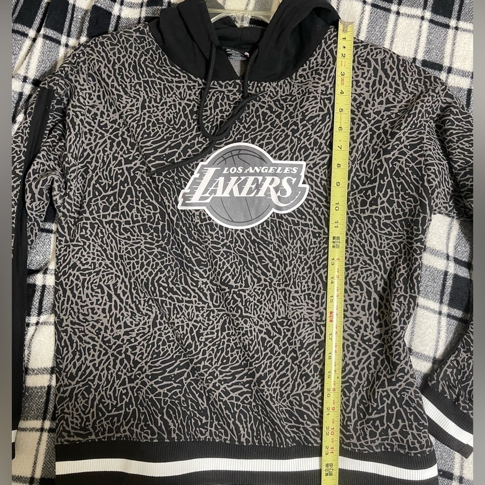 NBA LA Lakers Hoodie. Size medium. EUC - Picture 14 of 15